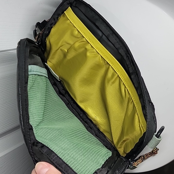 Chums Rover Crossbody - Picture 4 of 7